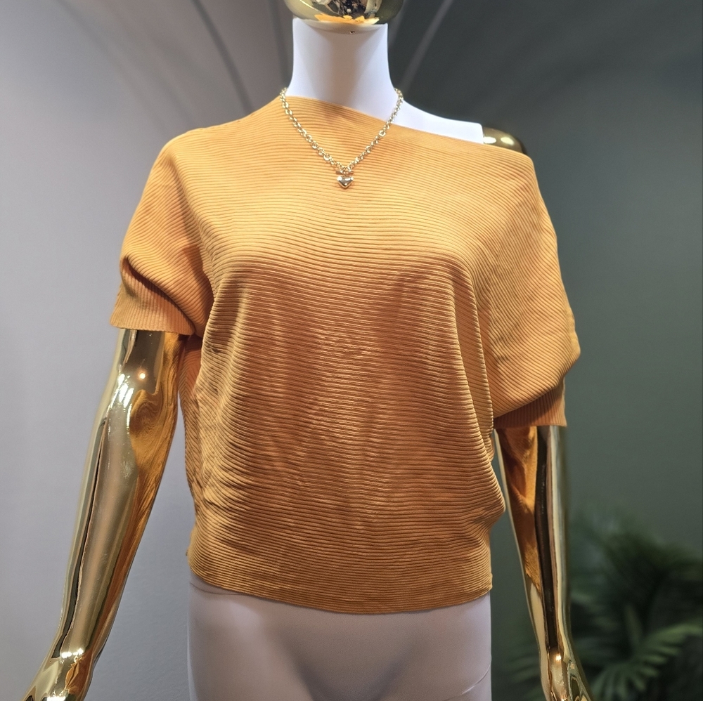 La Reyna Fashion Mustard colored blouse size L